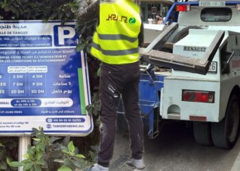 طنجة.. تنظيم جديد لمواقف السيارات بالشوارع يضع حدا لأصحاب جيلي أصفر