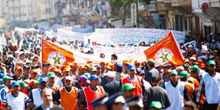 الجامعة الوطنية لموظفي التعليم بطنجة تحذر من سقوط عنيف للمدرسة العمومية