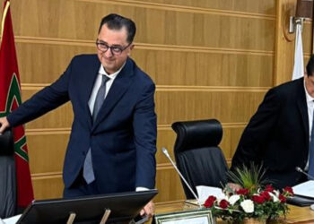 والي طنجة لمدير الوكالة الجهوية لتنفيذ المشاريع: “اللي ما قادرش يخدم يمشي فحالو