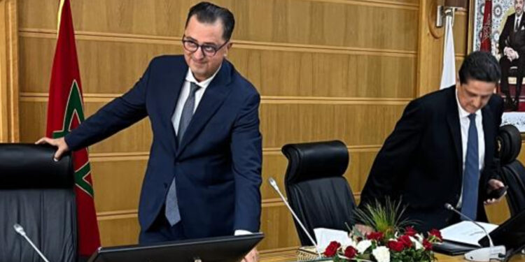 والي طنجة لمدير الوكالة الجهوية لتنفيذ المشاريع: “اللي ما قادرش يخدم يمشي فحالو