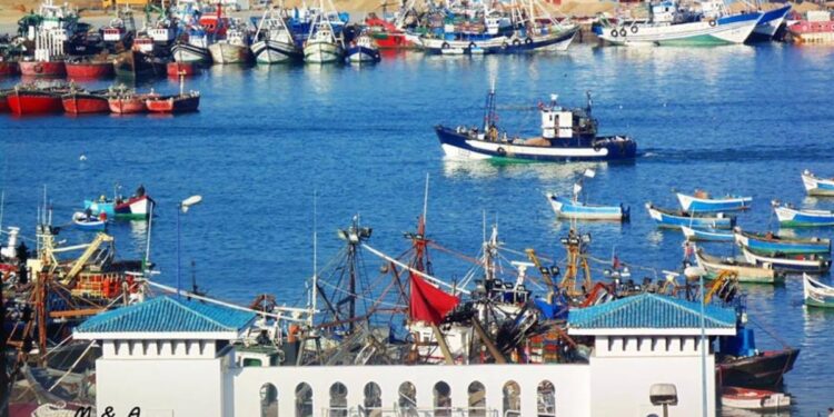 سواحل العرائش على موعد مع اضطرابات جوية تدفع سلطات الميناء إلى التحذير