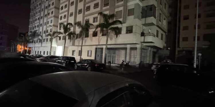 على مقربة من ملعب طنجة المونديالي مجمع حدائق طنجة بدون إنارة عمومية