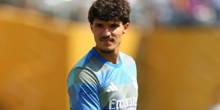 أسود خارج الحدود: يوسف لخديم يبدأ تحديا جديدا مع ألافيس في الليغا