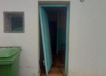باب المدرسة