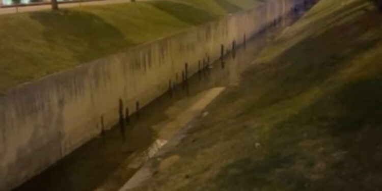 الساكنة ترحب برش الأدوية في واد السواني وتطالب بمعالجته في فترات متقاربة