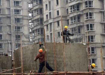 وزارة الداخلية تشدد المراقبة على رخص البناء وشهادات المطابقة لحماية التصاميم المرخصة