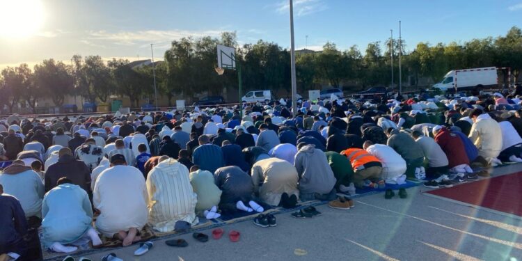 الحكومة الإسبانية تطالب بلدية خوميلا بإلغاء حظر الاحتفالات الدينية احتراما لحرية العبادة