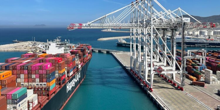 ميناء طنجة المتوسط ينتزع الصدارة من إسبانيا في اتفاق بحري استراتيجي أمريكي