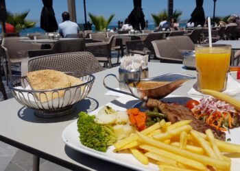 برلمانية تستنكر ارتفاع أسعار الخدمات السياحية بطنجة وتطالب بتدخل الوزارة