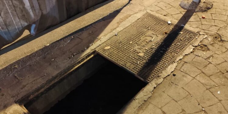 لعنة الحفر تطارد طنجة رغم الإصلاحات التي تعرفها شوارعها