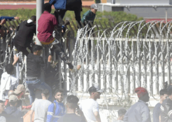 عبور القاصرين المغاربة إلى سبتة يسائل النموذج التنموي في مجالي التعليم والتشغيل