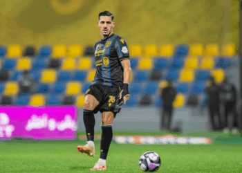 الرجاء البيضاوي يضع عينه على التعاقد مع دولي مغربي