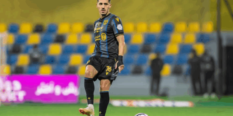 الرجاء البيضاوي يضع عينه على التعاقد مع دولي مغربي