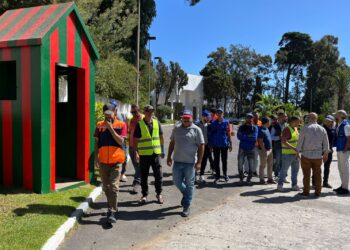 تصعيد احتجاجات مقاولات مغربية أمام قصر الأمير السعودي بطنجة بسبب مستحقات عالقة 