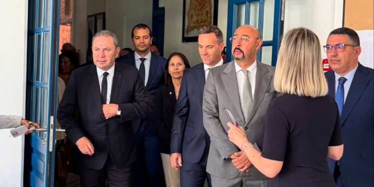 الليموري يشارك في افتتاح مدرسة فرنسية ويترك مدرسة أولاد الشعب دون ملاعب رياضية