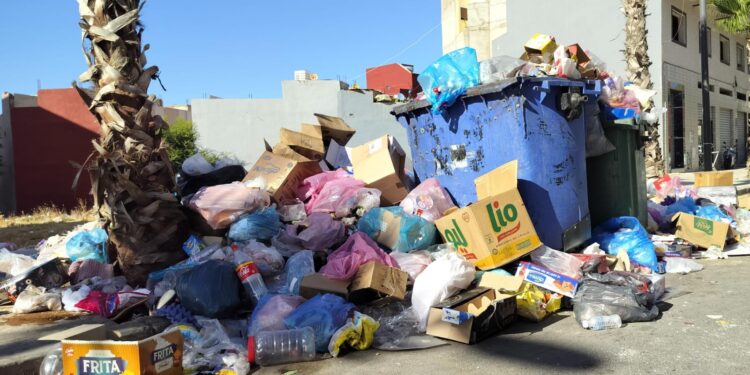 اكزناية تغرق في الأزبال فماذا أنتم فاعلون ؟؟