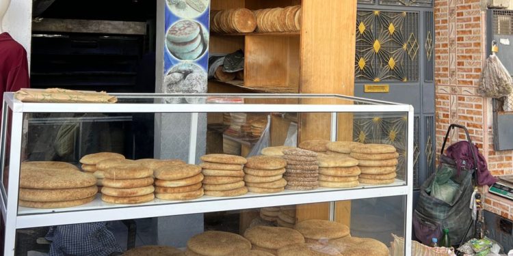 شكاية كيدية وراءها عون سلطة تعجّل بإغلاق محل لبيع الخبز بطنجة