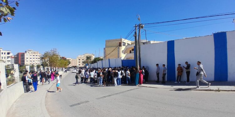 أب يتفاجئ بنقل ابنته إلى إعدادية  في طور الإنجاز !