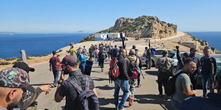 سلطات بليونش تمنع هواة الصيد بالقصبة من ممارسة هوايتهم