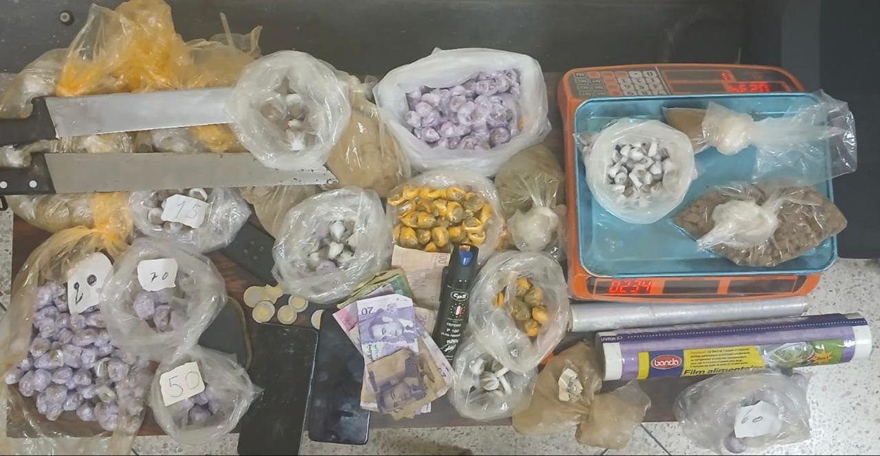 فرار موزعين للمخدرات من أسطح المنازل في طنجة