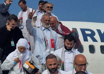 أول تصريح لعزيز غالي بعد إطلاق سراحه ووصوله إلى مطار إسطنبول