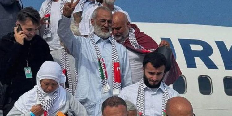 أول تصريح لعزيز غالي بعد إطلاق سراحه ووصوله إلى مطار إسطنبول