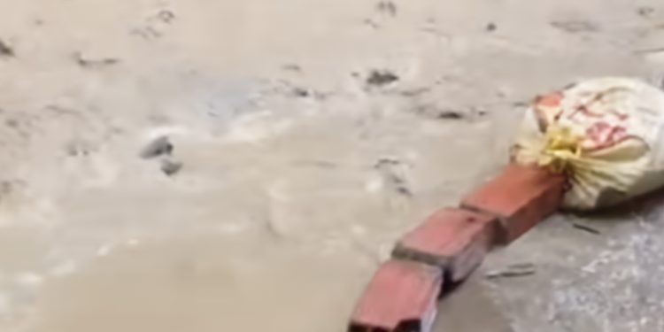 الطرقات في إثيوبيا أفضل من طنجة… مؤثر شهير يكشف المستور في أحد الأحياء