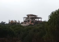 غابة مديونة بطنجة تشهد أشغال بناء مثيرة رغم قيود الوكالة الحضرية على التراخيص