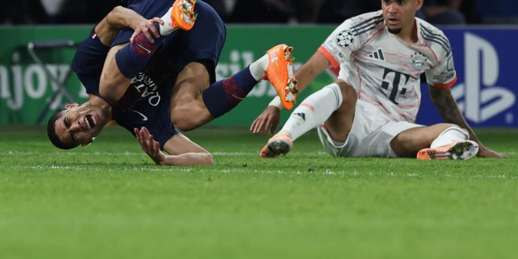 3 أسماء مرشحة لتعويض غياب حكيمي المحتمل عن كأس إفريقيا بعد إصابته القوية