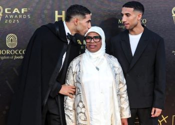 من هو أشرف حكيمي الفائز بالكرة الذهبية في إفريقيا ؟