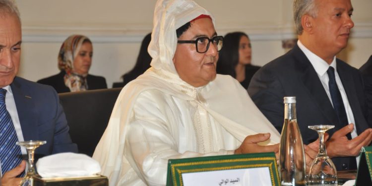 عامل فحص أنجرة يلفت الانتباه بهذا التصرف خلال أشغال اللقاء التشاوري