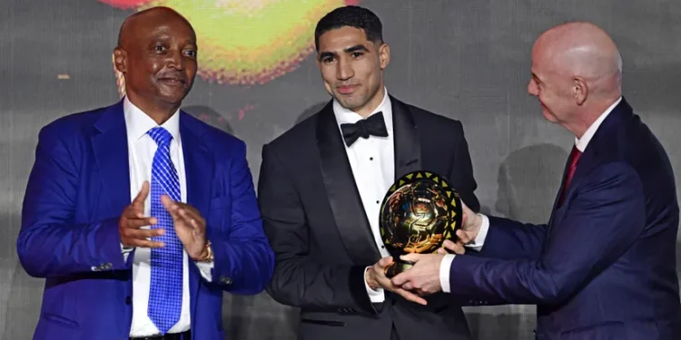 شخص واحد نسي حكيمي أن يشكره بعد فوزه بالكرة الذهبية الإفريقية؟