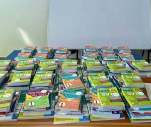 توزيع الكتب والمقررات الدراسية للمستويات الإشهادية من طرف مؤسسة Tanger Med