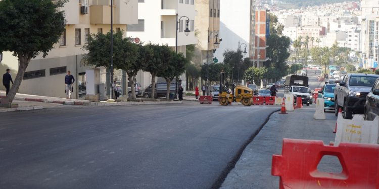 طنجة.. مطالب بوضع مطبّات لتخفيف السرعة في شارع المملكة العربية السعودية بعد انتهاء أشغال التوسعة