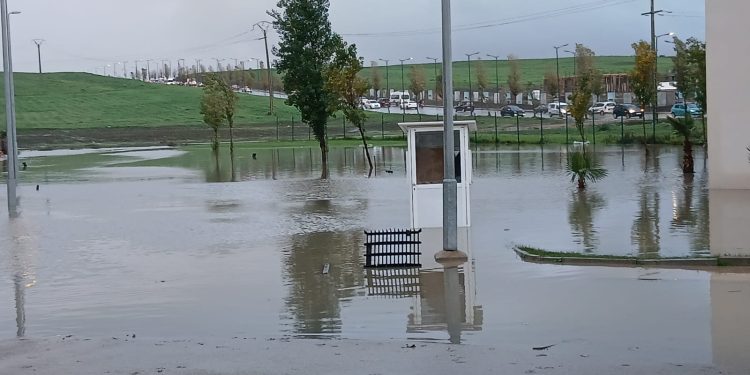 مجمع النخيل بطنجة.. ساكنة العمارة 5 تناشد أمانور شفط مياه الفيضان