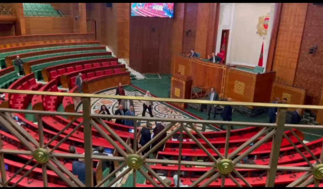 المعارضة تنسحب من مجلس المستشارين احتجاجًا على تعامل الوزير المهدي بنسعيد