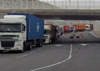 تنسيقية النقل الطرقي للبضائع تستنكر استمرار ارتفاع أسعار المحروقات بالمغرب