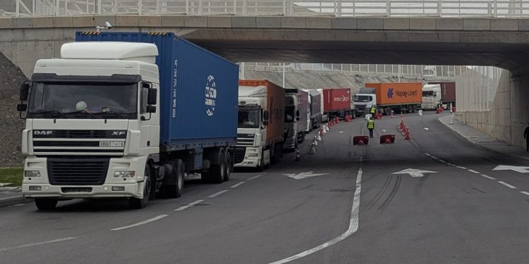 تنسيقية النقل الطرقي للبضائع تستنكر استمرار ارتفاع أسعار المحروقات بالمغرب