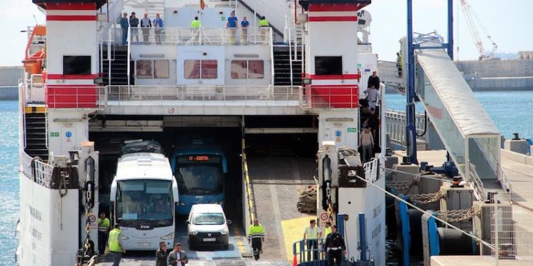 آلاف مغاربة الجالية يعودون عبر ميناء طنجة المدينة والمتوسط