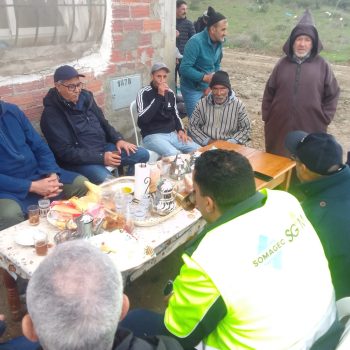 فطور جماعي مع عامل فحص أنجرة