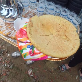 فطور جماعي مع عامل فحص أنجرة