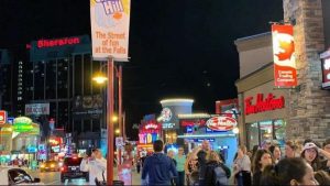 شارع ترفيهي بنياغارا الكندية 