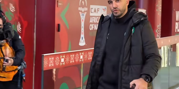 صحفي يكشف الوجهة الجديدة لوليد الركراكي بعد مغادرته المنتخب المغربي 