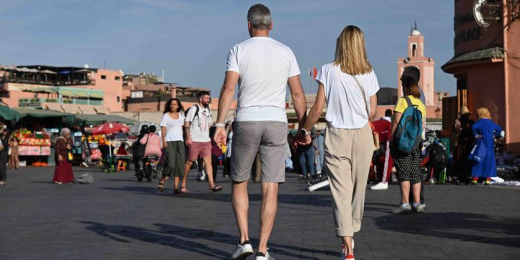 وزارة السياحة تعلن تحطيم الرقم القياسي لعدد السياح بالمغرب سنة 2025