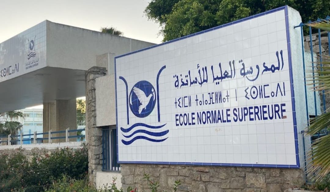 طلبة المدرسة العليا للأساتذة ENS بمرتيل يحتجون على تأخر صرف المنحة الاجتماعية