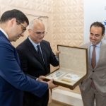 بريد المغرب" يصدر طابعا بريديا تذكاريا بمناسبة اختيار الرباط عاصمة عالمية للكتاب 2026