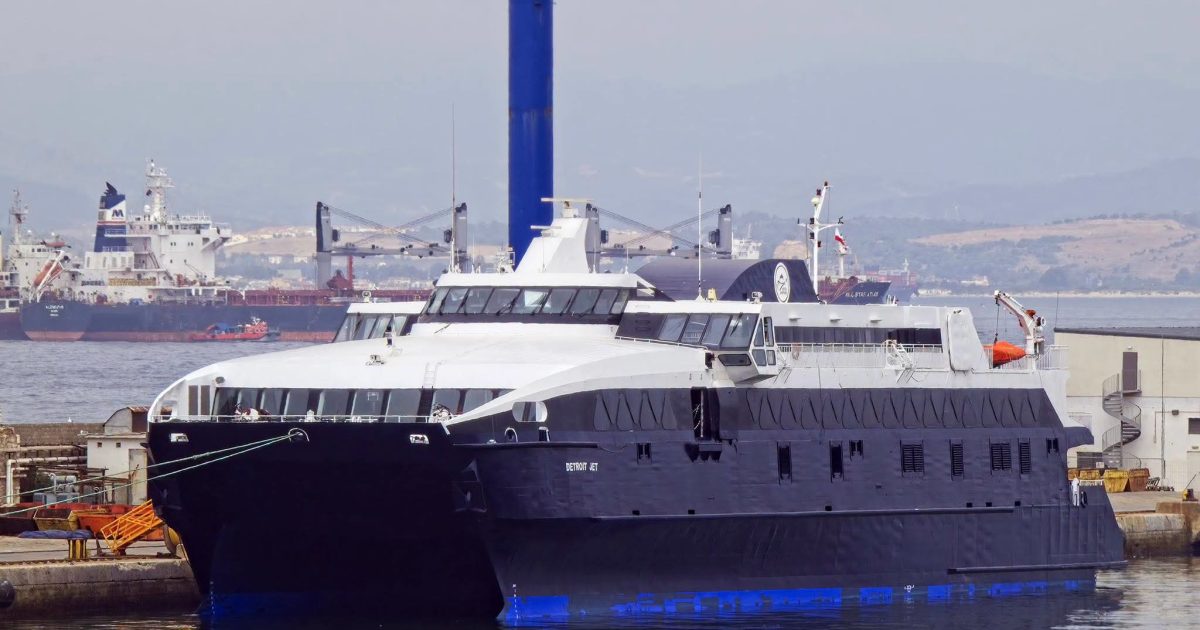 بعد فشل المزاد الأول.. القضاء التجاري بطنجة يعيد طرح باخرة "Detroit Jet" للبيع