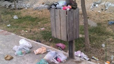 بالصور.. محيط بحيرة الرهراه بطنجة غارق بالأزبال