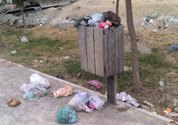 بالصور.. محيط بحيرة الرهراه بطنجة غارق بالأزبال