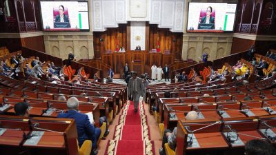 مجلس النواب يصادق على توسيع برامج الإدماج لفائدة غير حاملي الشهادات وتقليص ساعات عمل حراس الأمن الخاص
